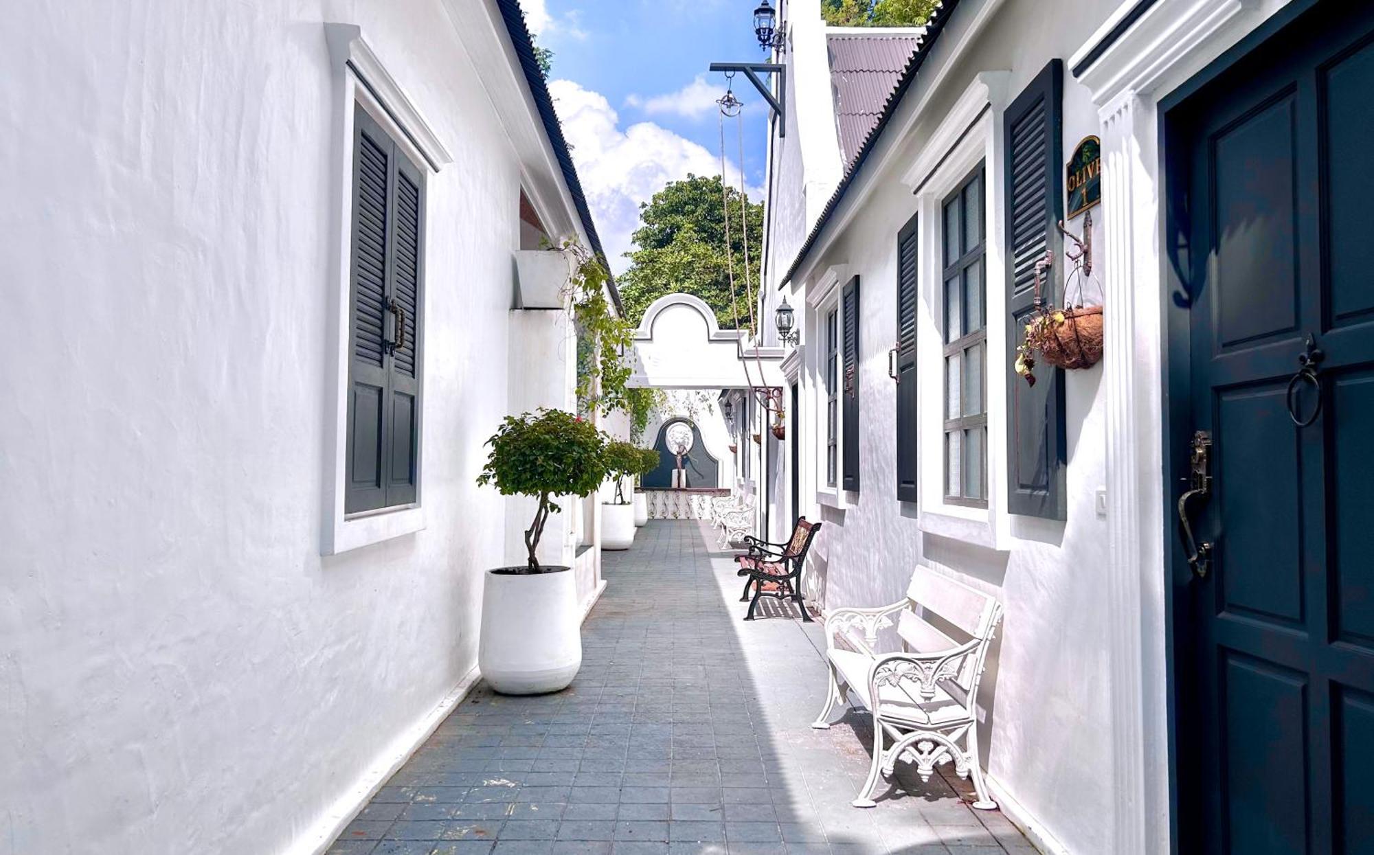 Resort Milky Bay 4*