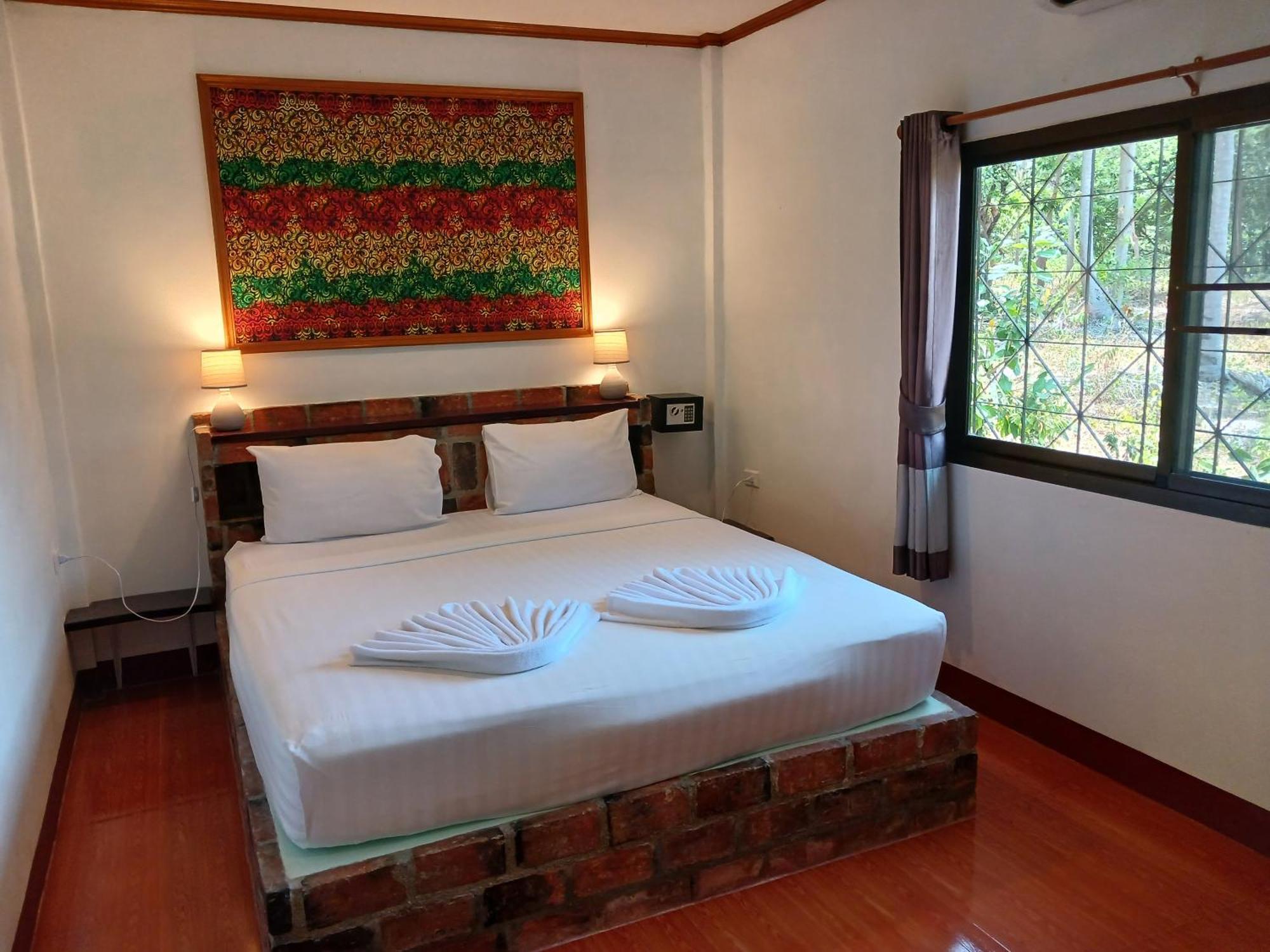 Baan Long Lodge
