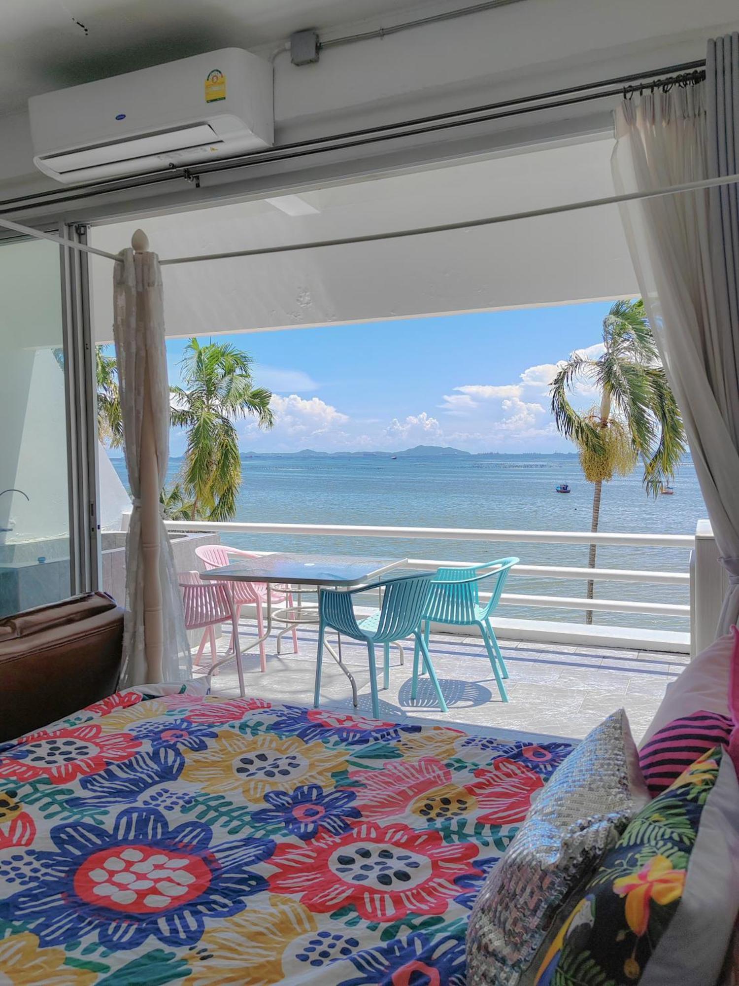 มารินอส บีชเฮ้าส์ Marinos House Villa Si Racha