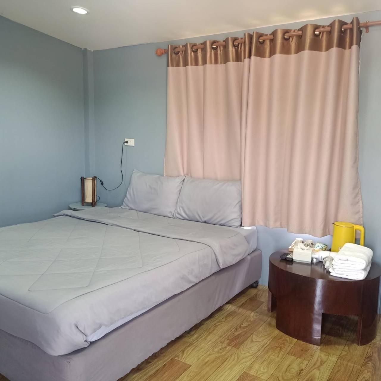 เฮือนพรนาคา Campsite *
