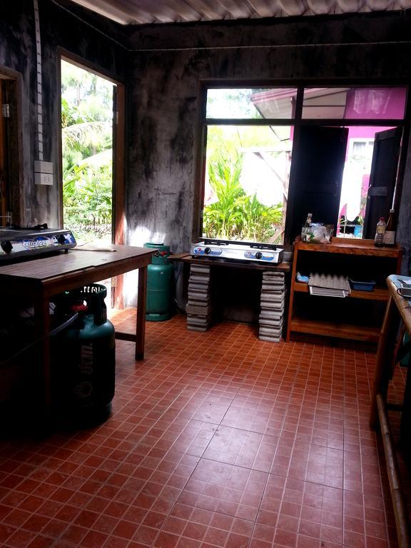บ้านสนมณีโฮมสเตย์ Bansonmanee Holiday park *