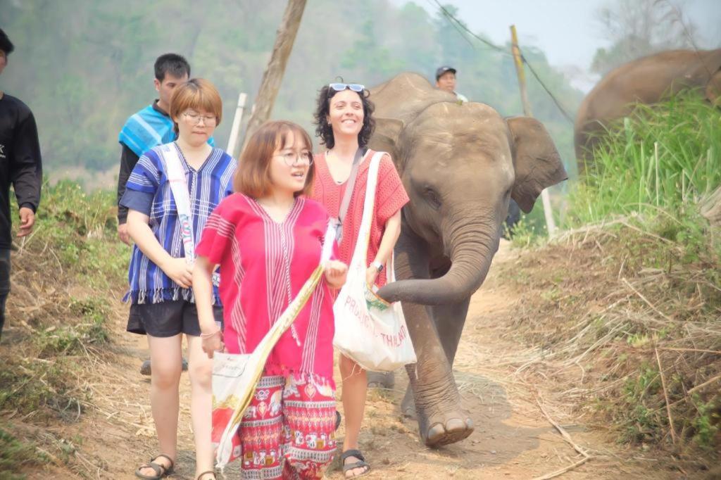 Sai Nam Wang Ban Huai Rin