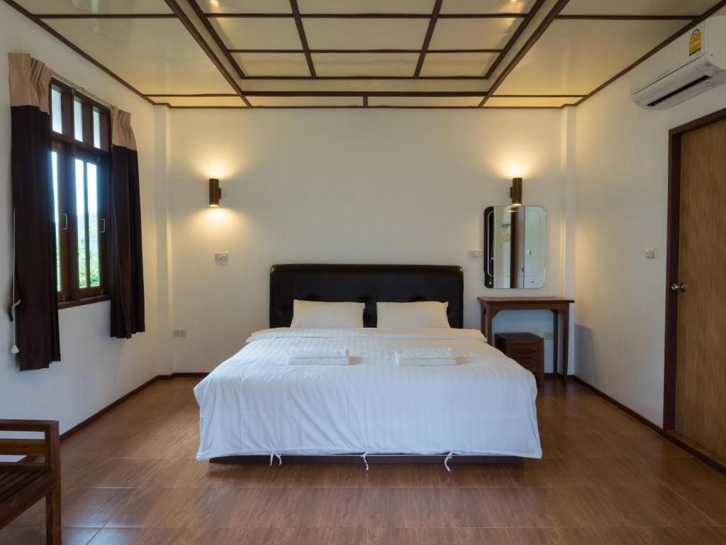 Khao Yai Country Hill Resort 3*