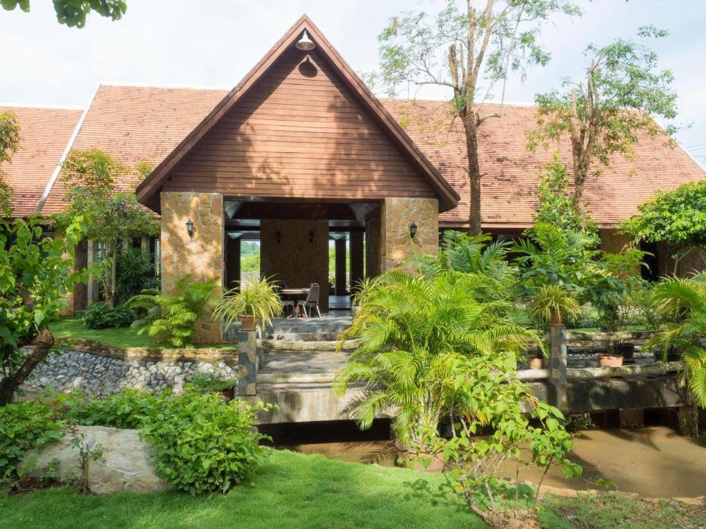 Khao Yai Country Hill 3*