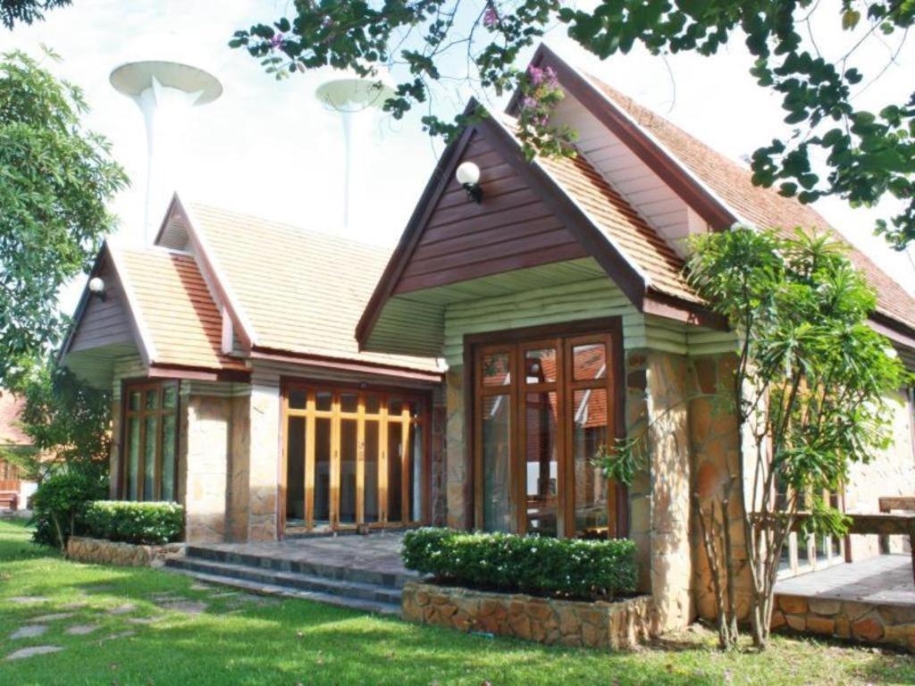 Khao Yai Country Hill 3*
