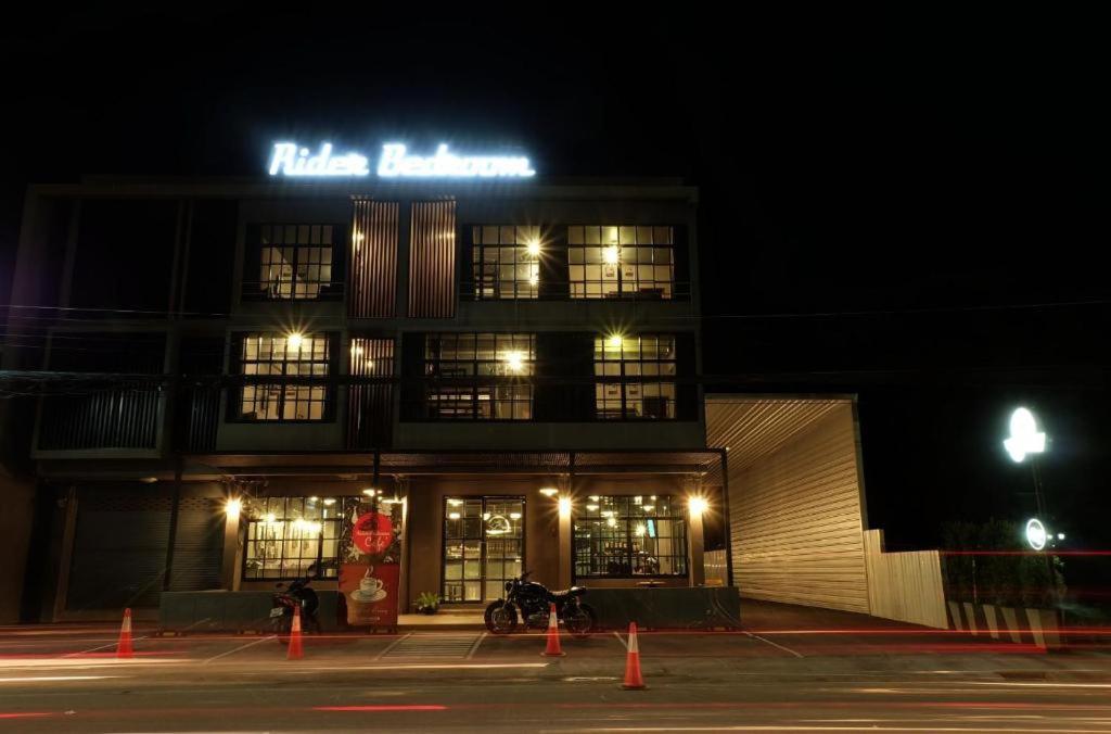 Rider Bedroom & Cafe Hostel Pran Buri