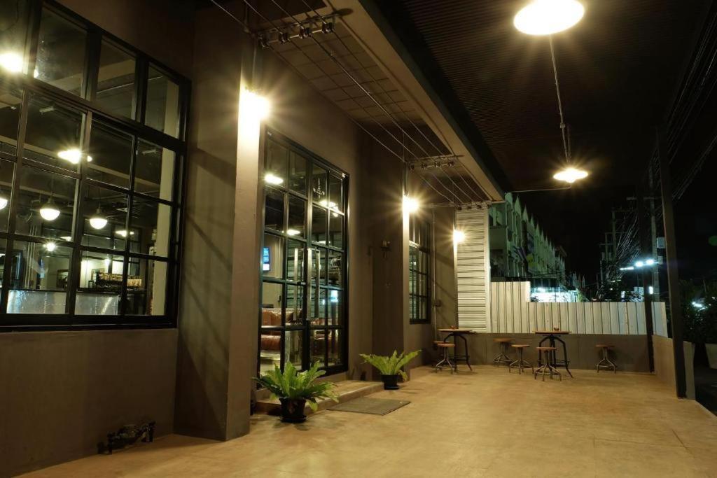 Hostel Rider Bedroom & Cafe Pran Buri
