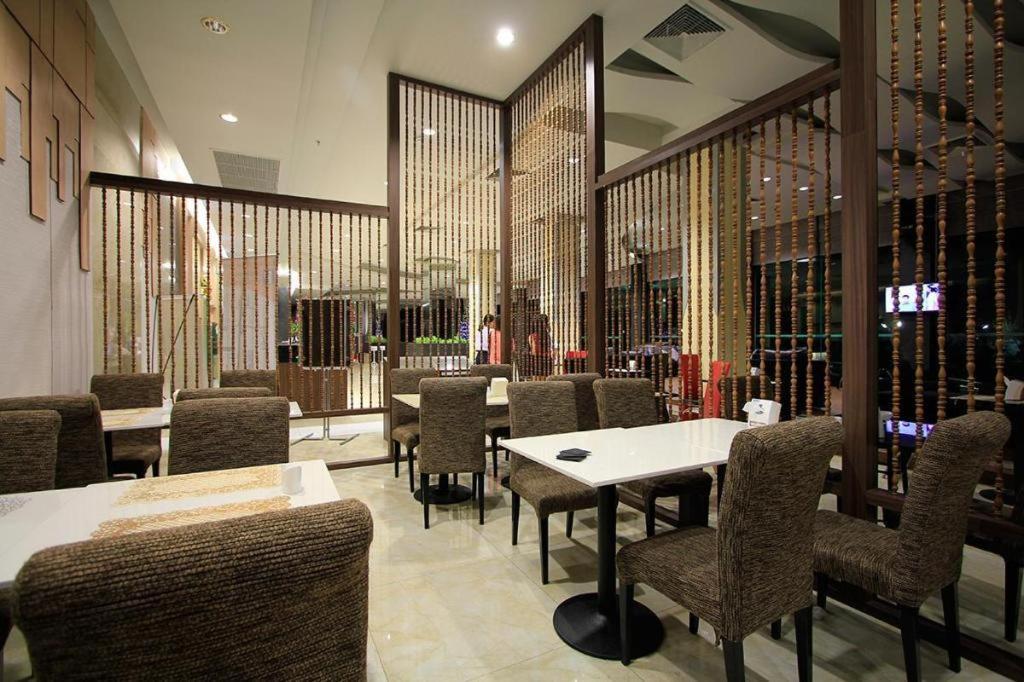 Alvarez Hotel