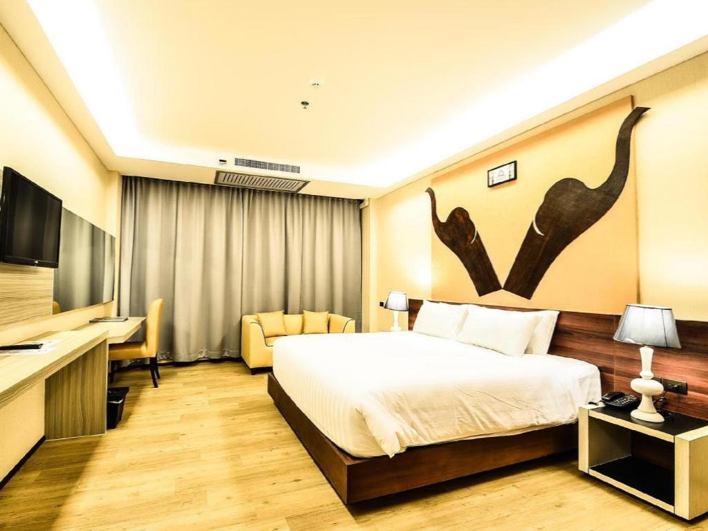 Hotel Alvarez Buriram