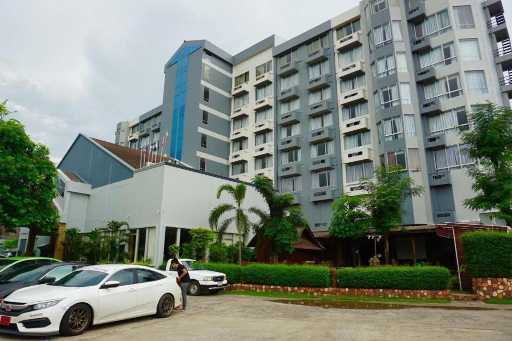 Thepnakorn Hotel 3*