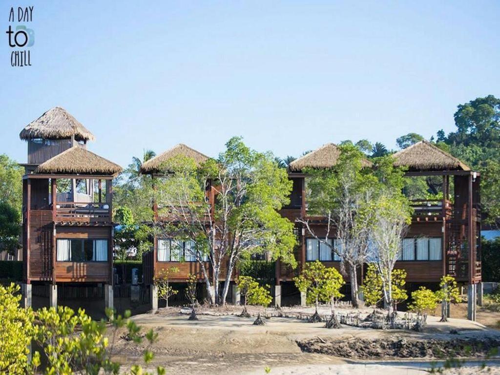 The Blue Sky Resort@ Koh Payam Resort Koh Phayam