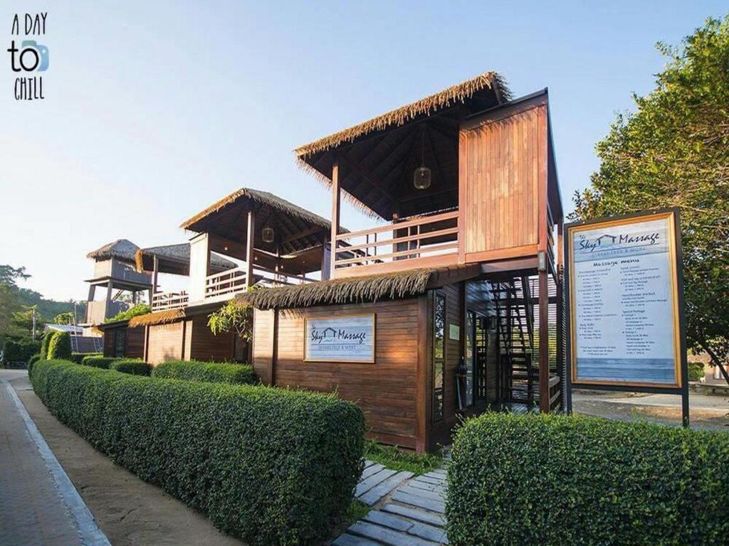 The Blue Sky Resort@ Koh Payam Resort Koh Phayam