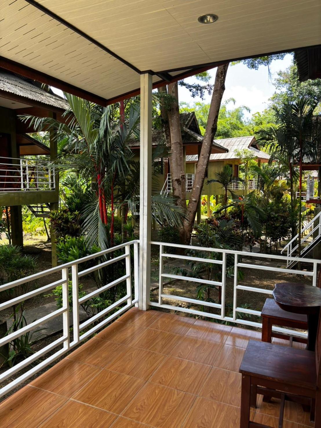 Khao Sok Jungle Huts Resort