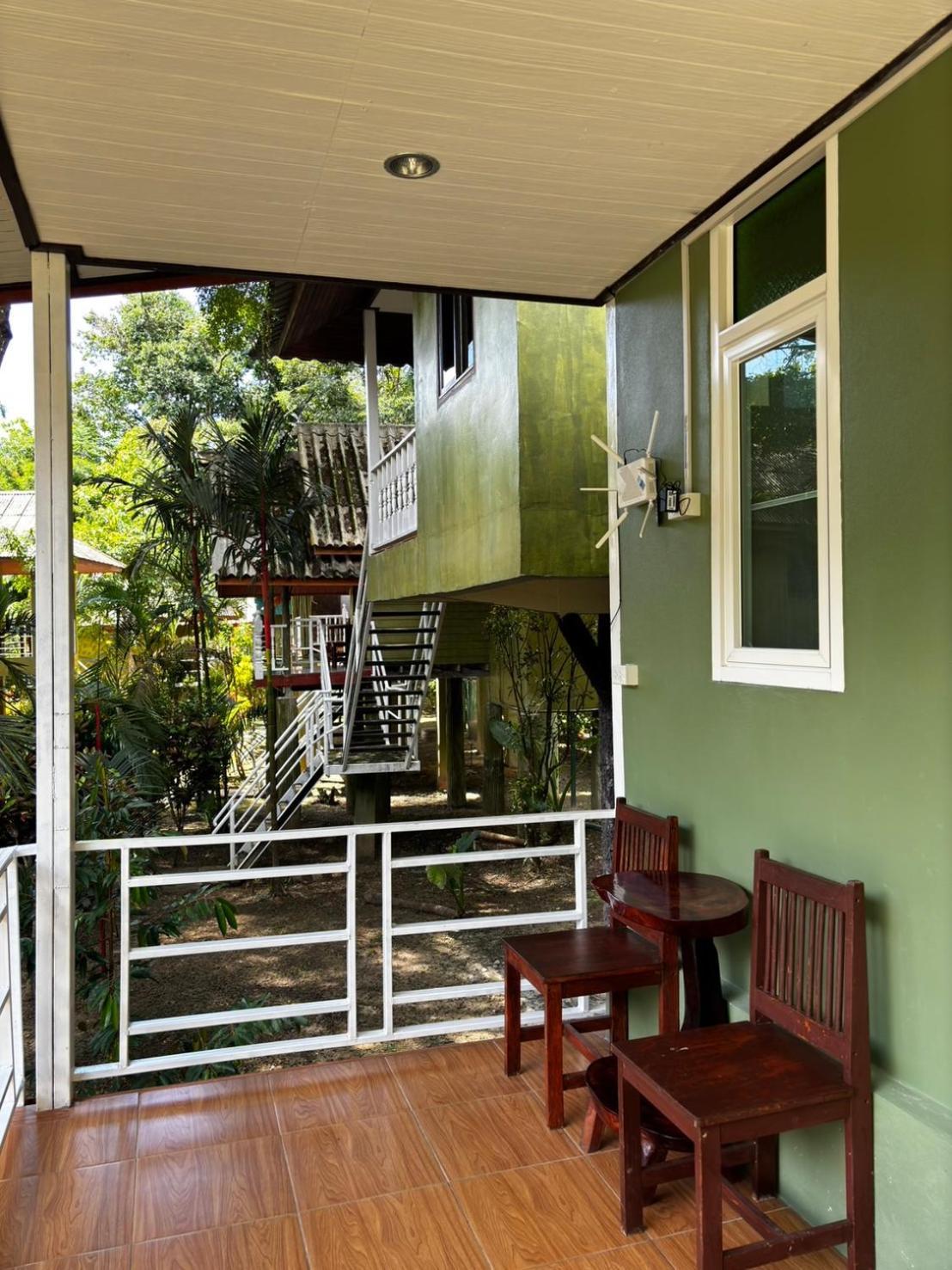 Resort Khao Sok Jungle Huts 3*