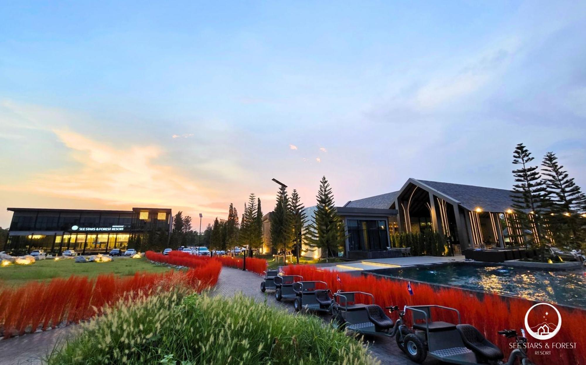 Stars & Forest Resort Amphoe Sawang Daen Din