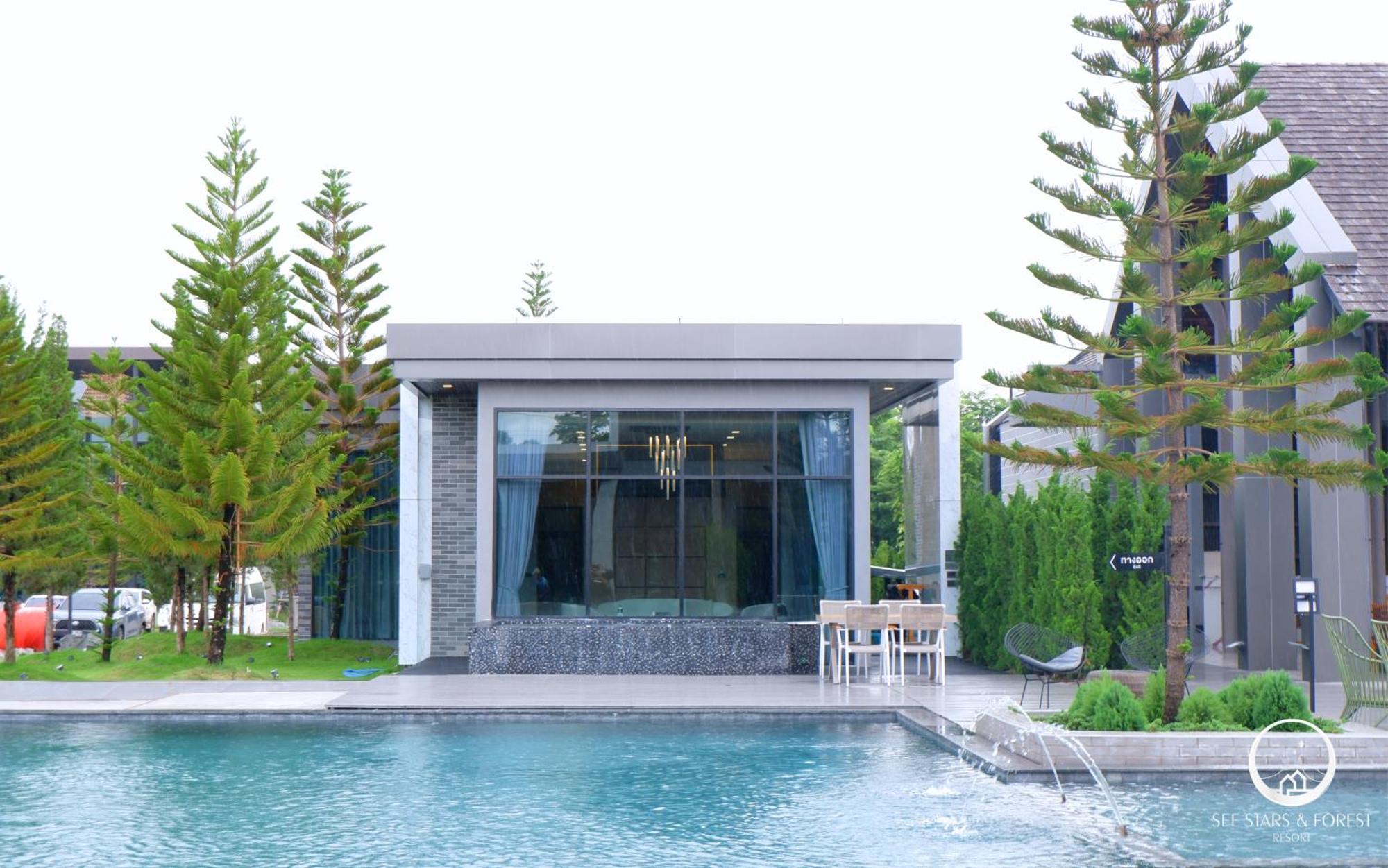 Stars & Forest Resort Amphoe Sawang Daen Din