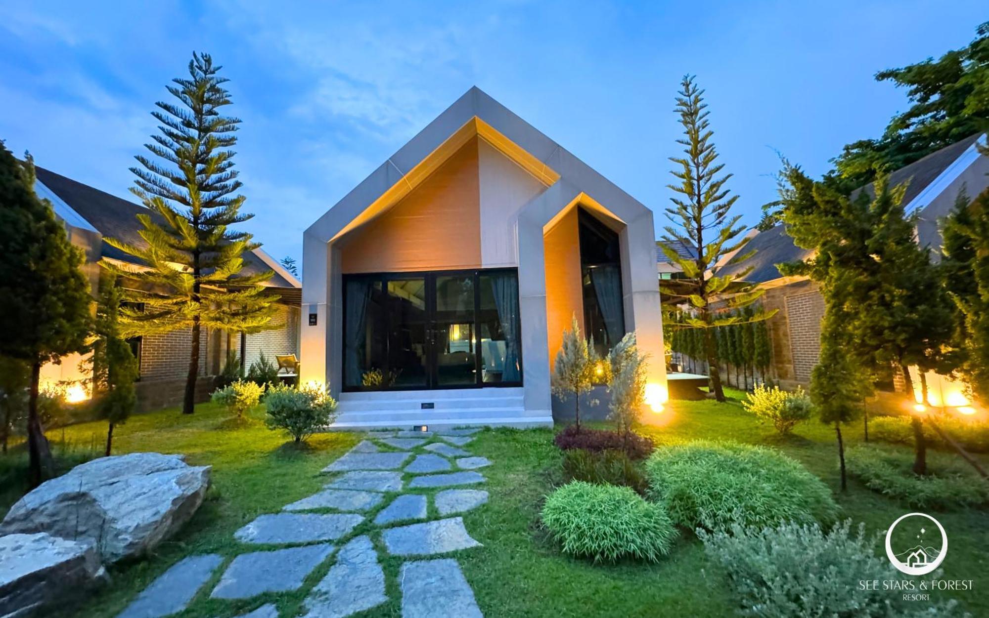 Stars & Forest Resort Amphoe Sawang Daen Din