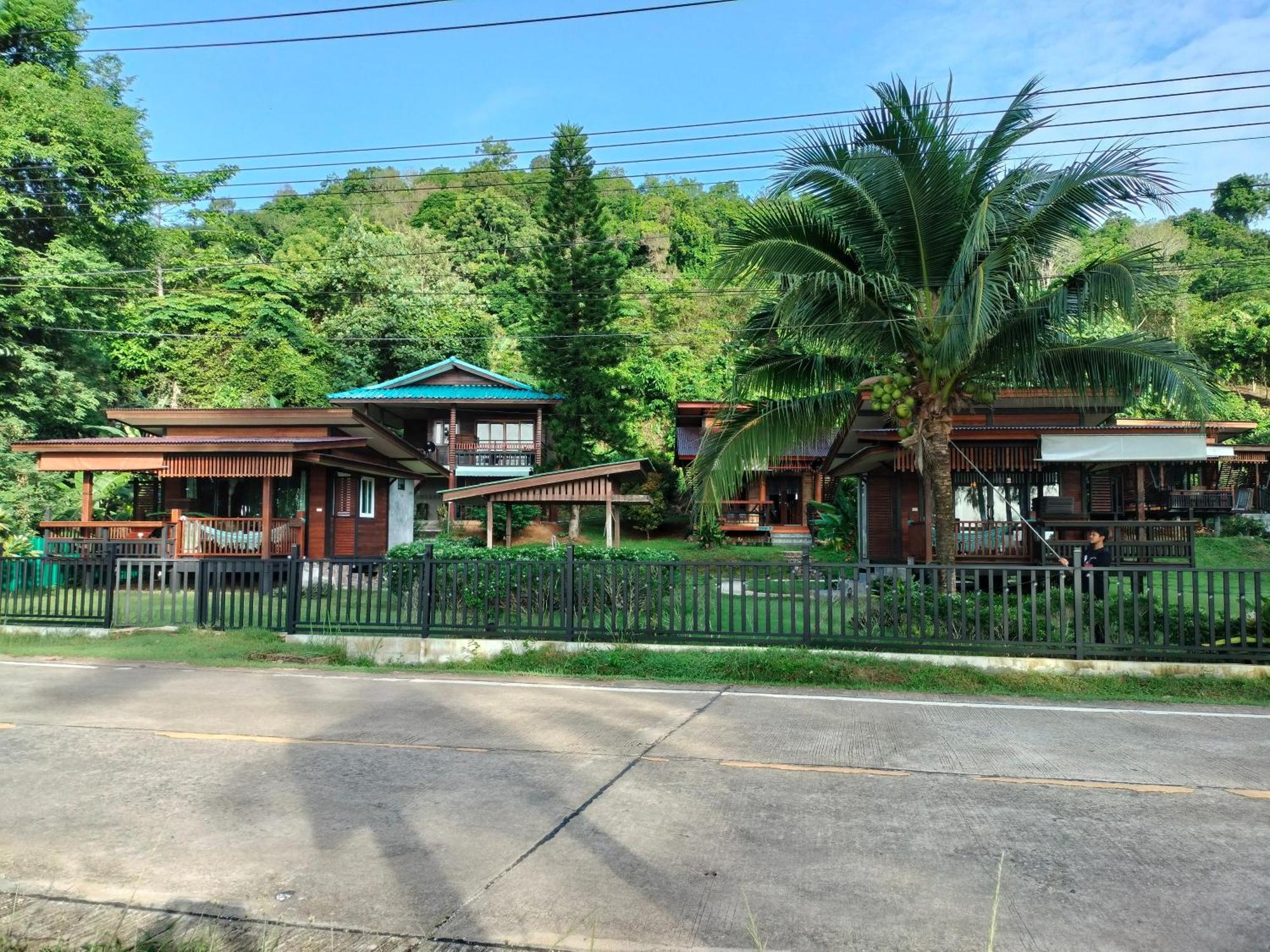 Suntisook Resort