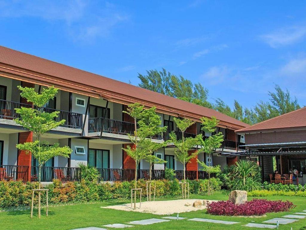 The Breeze 3*