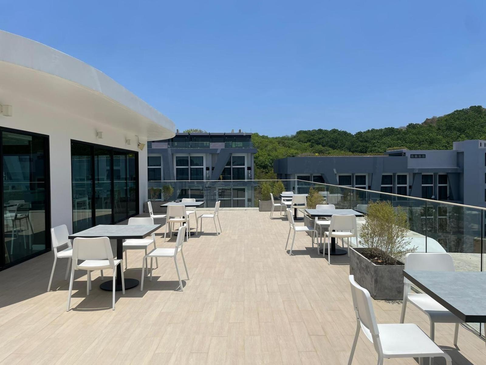 Hotel Utopia Naiharn By Fred&com Phuket