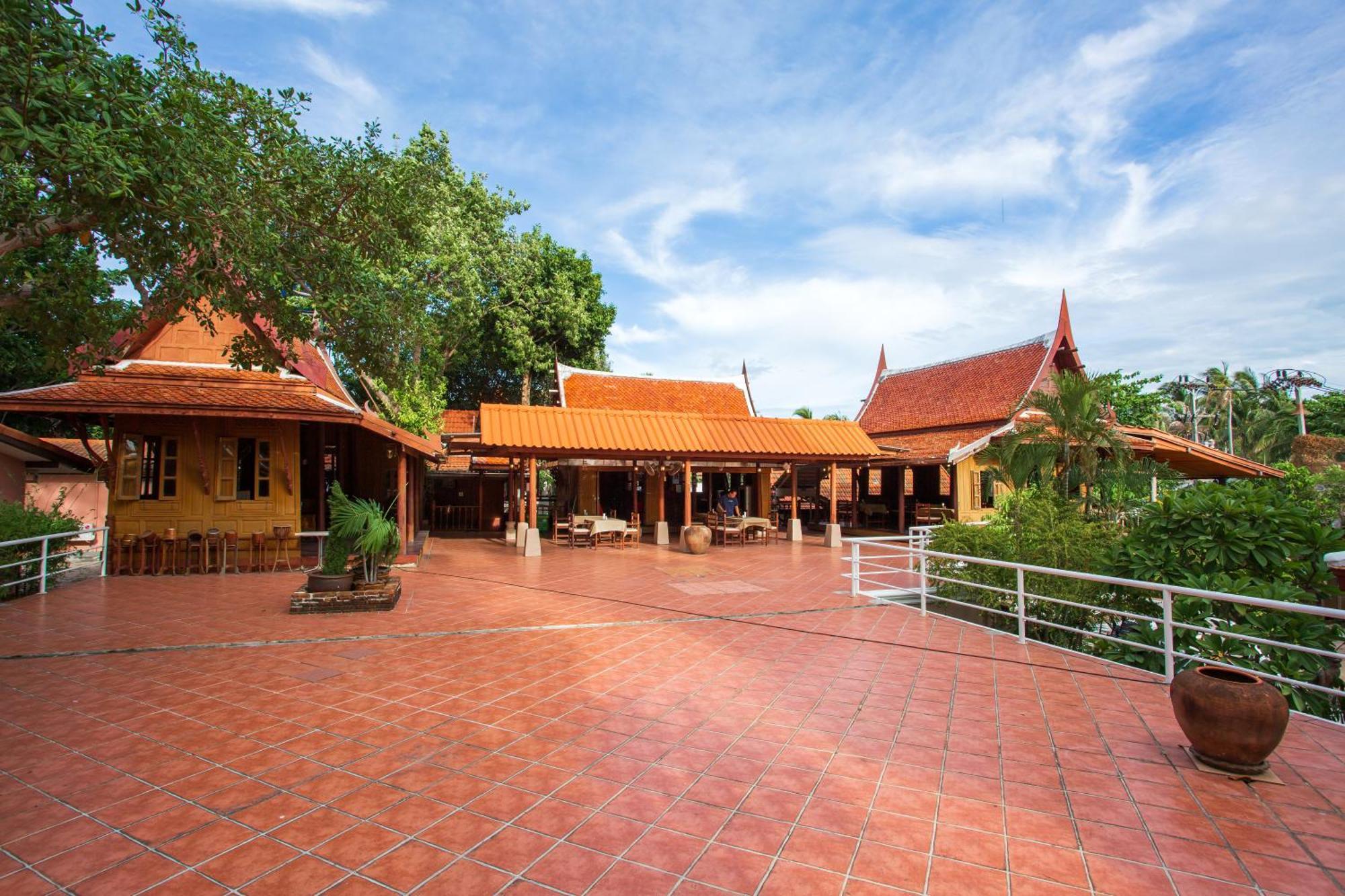 Resort Harry's 3*