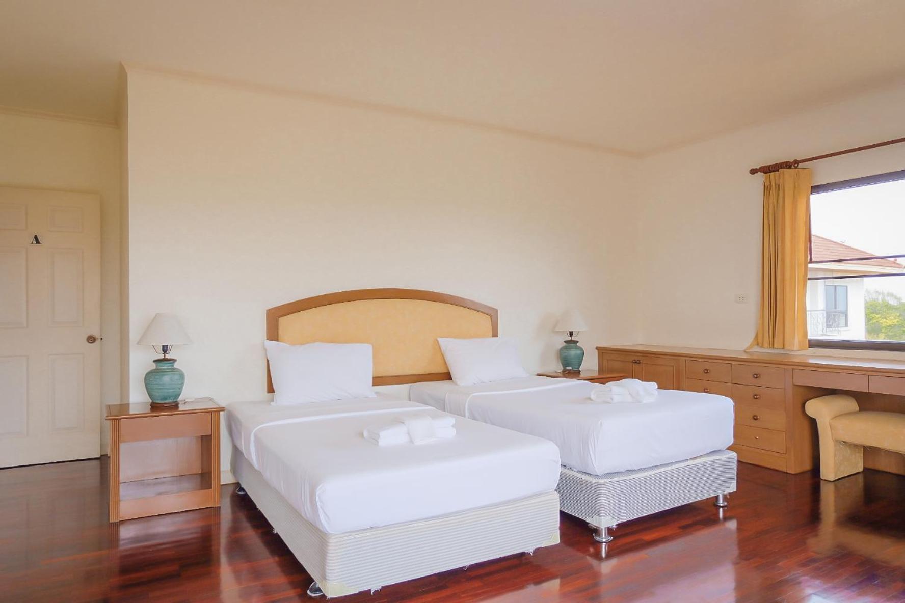 Seastar And Service Hotel Ban Chang (Rayong)