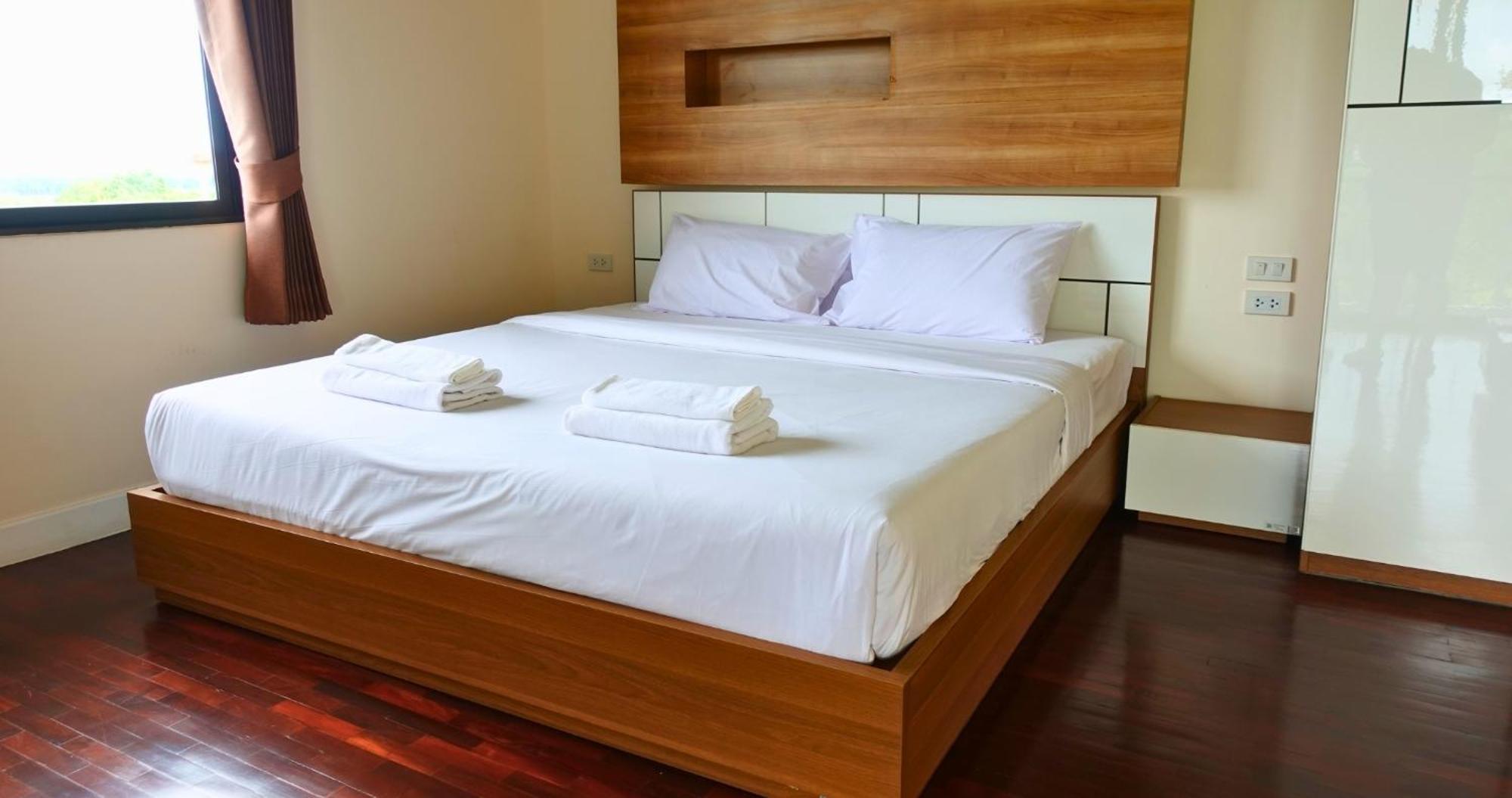 Seastar And Service Hotel Ban Chang (Rayong)