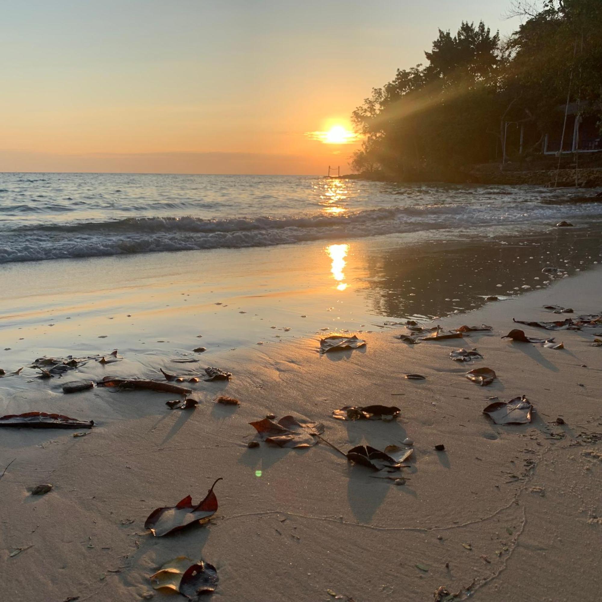 Guest house ลุงดำฮัทบีช Koh Samet