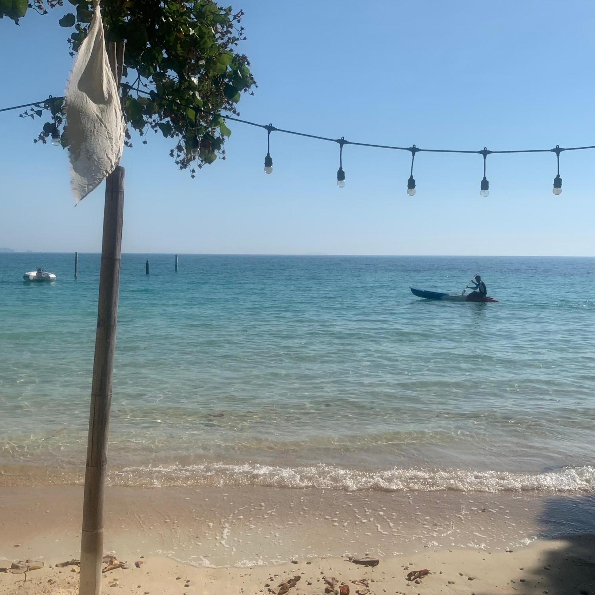 ลุงดำฮัทบีช * Koh Samet