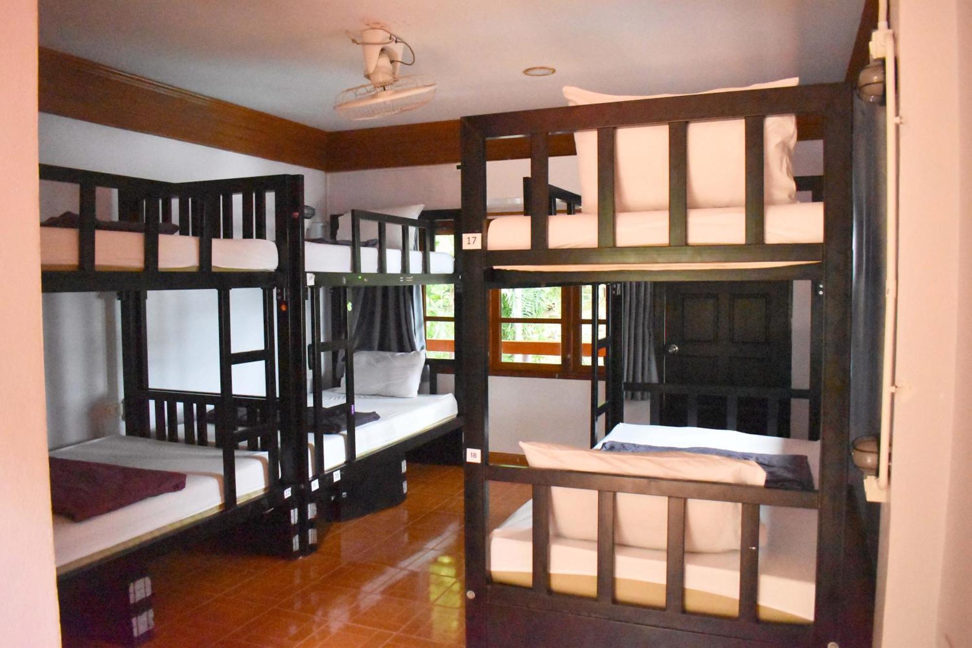 Blanco Hideout - Youth 18 To 35 Only 3* Railay Beach
