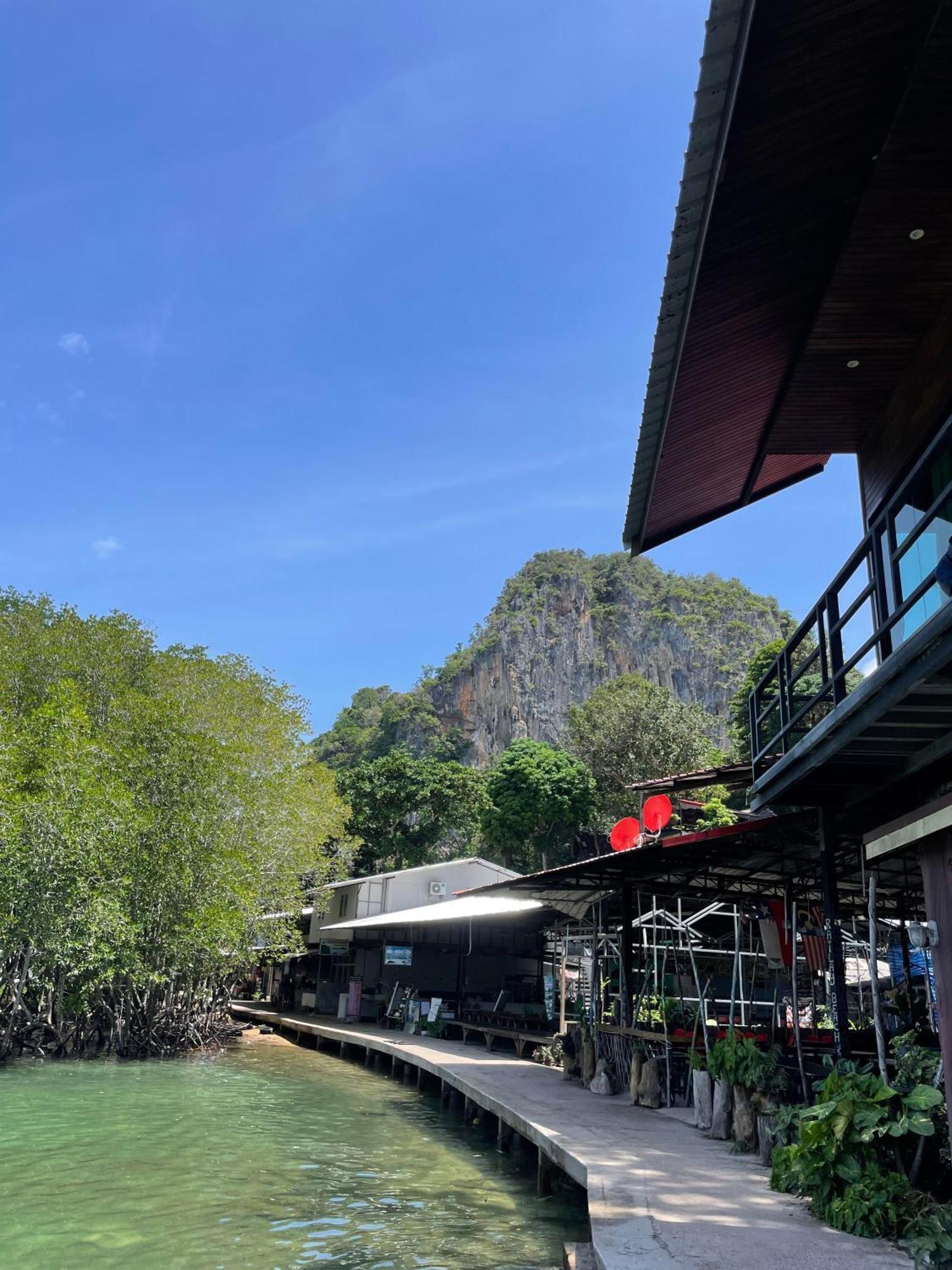 Blanco Hideout - Youth 18 To 35 Only Resort