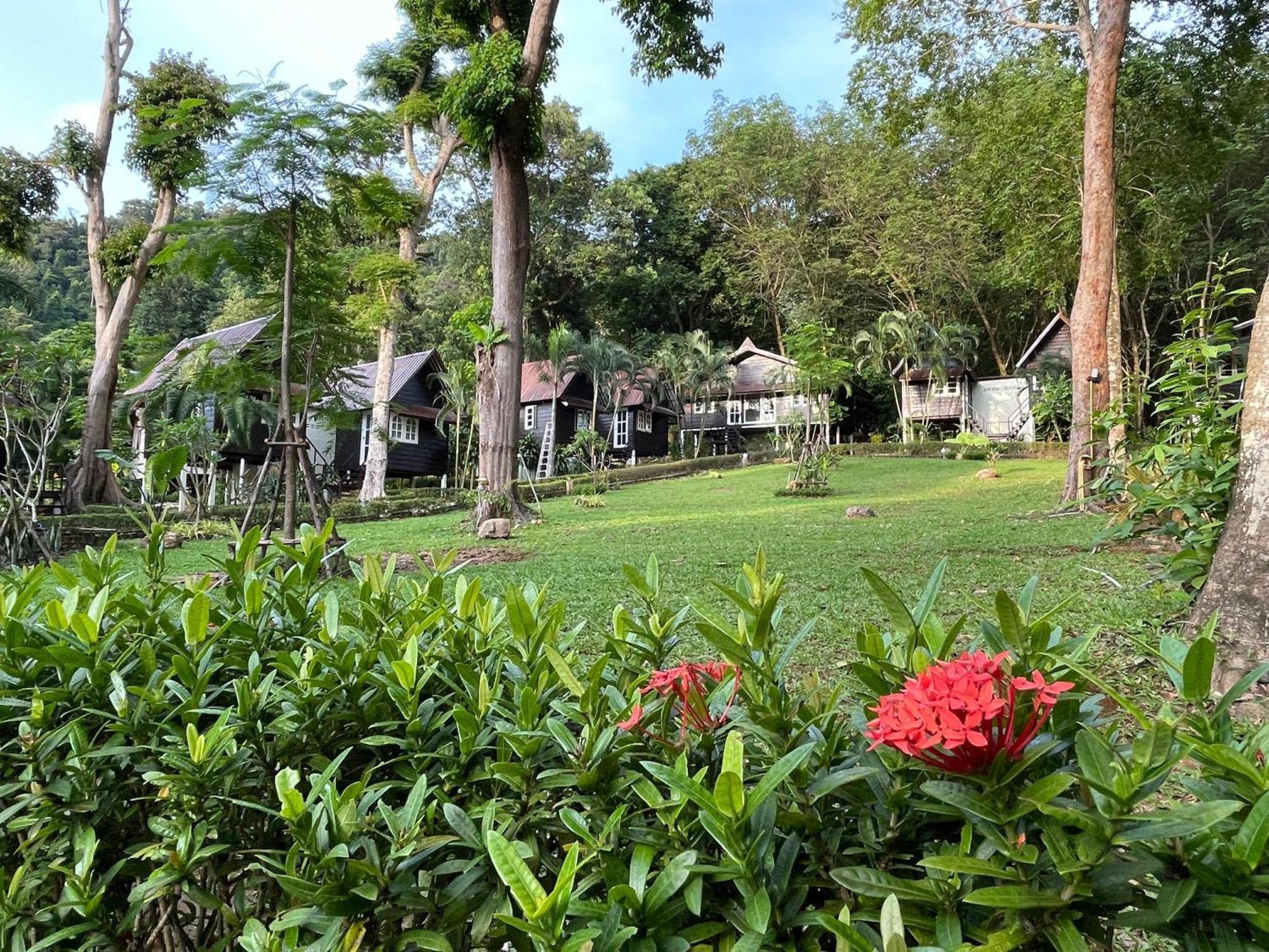 Vanara Resort *