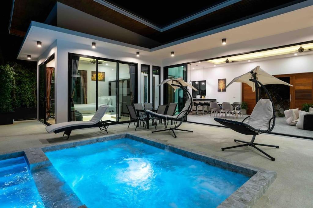 Le Miroir De La Villa
