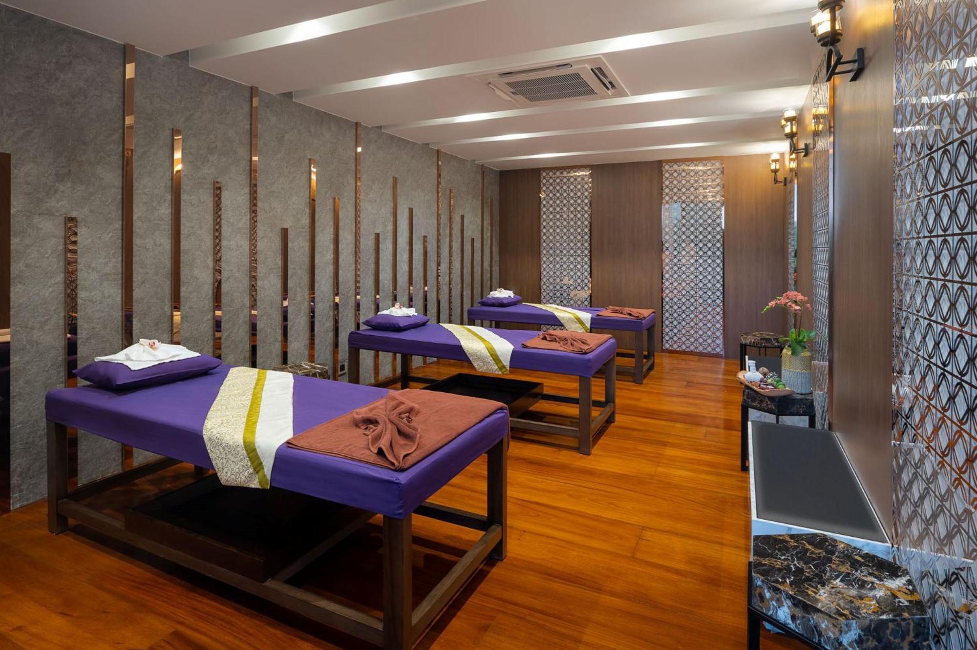 Hotel The Gems Mining Pool Pattaya Nong Prue