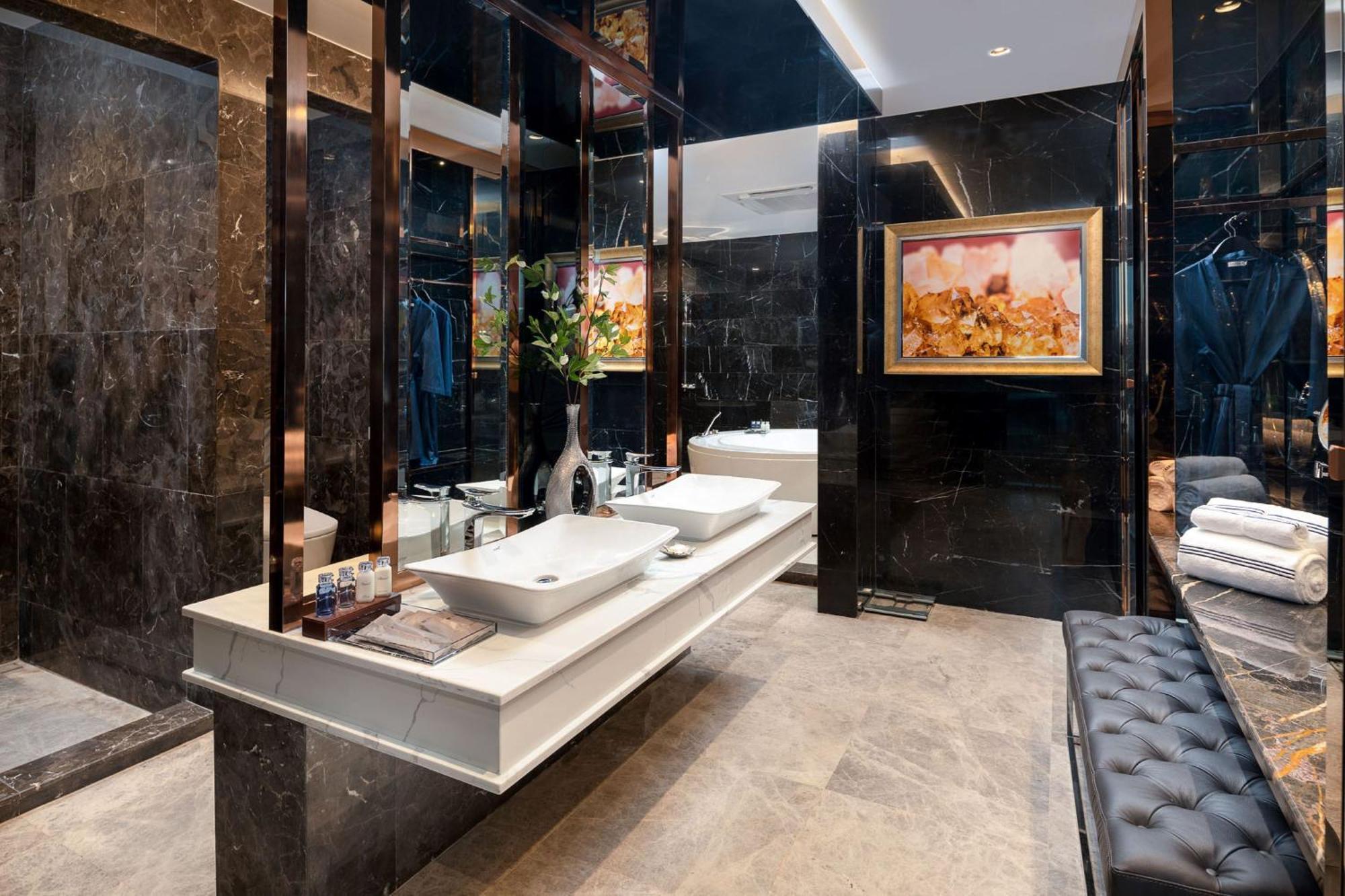 The Gems Mining Pool Pattaya Hotel Nong Prue