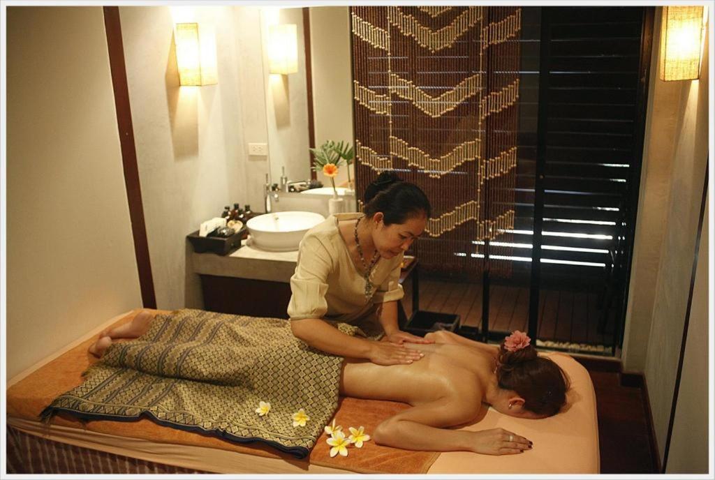 Hotel Hansar Casuarina Cha Am 4*
