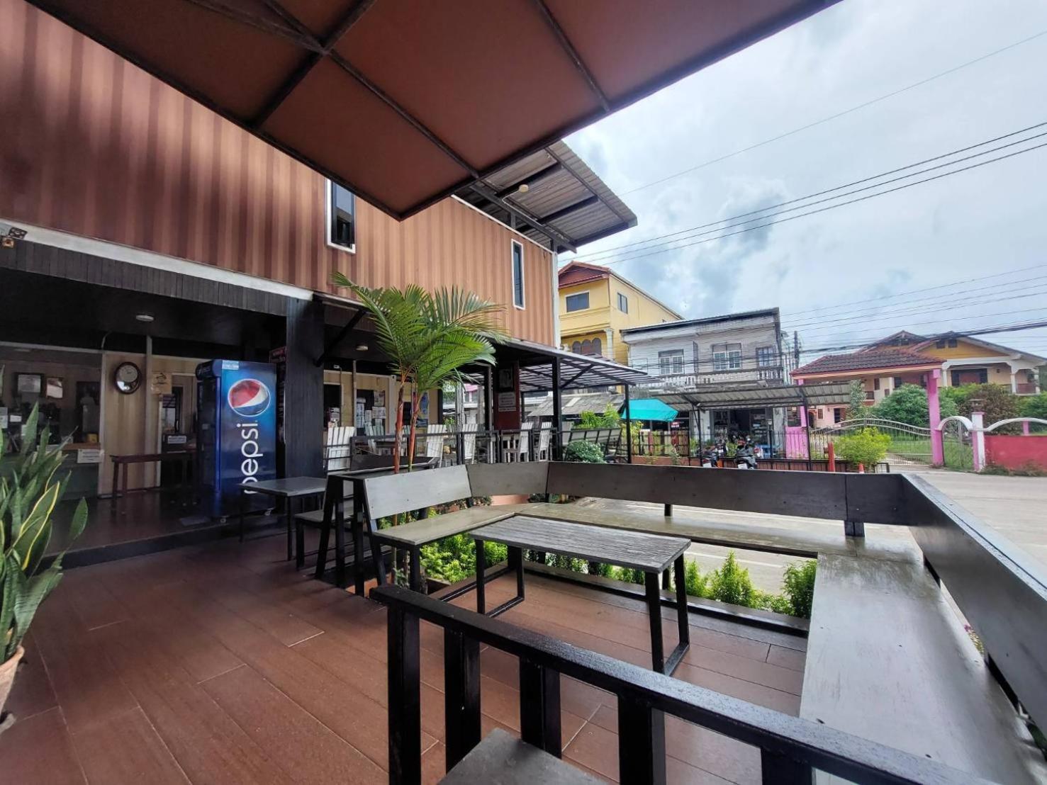 Retro Box Hotel Chumphon
