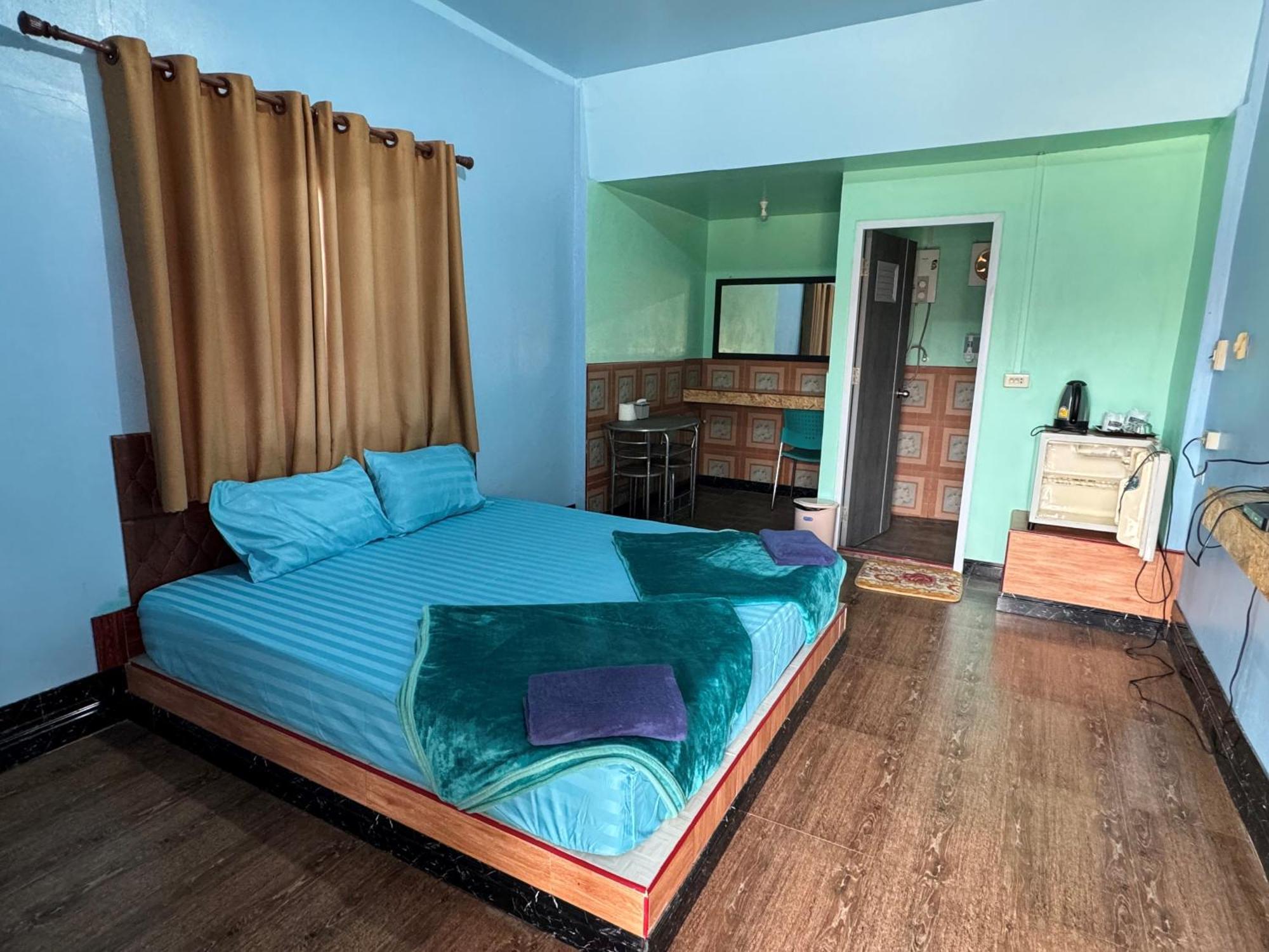 Busby Resort Ban Ta Phraya