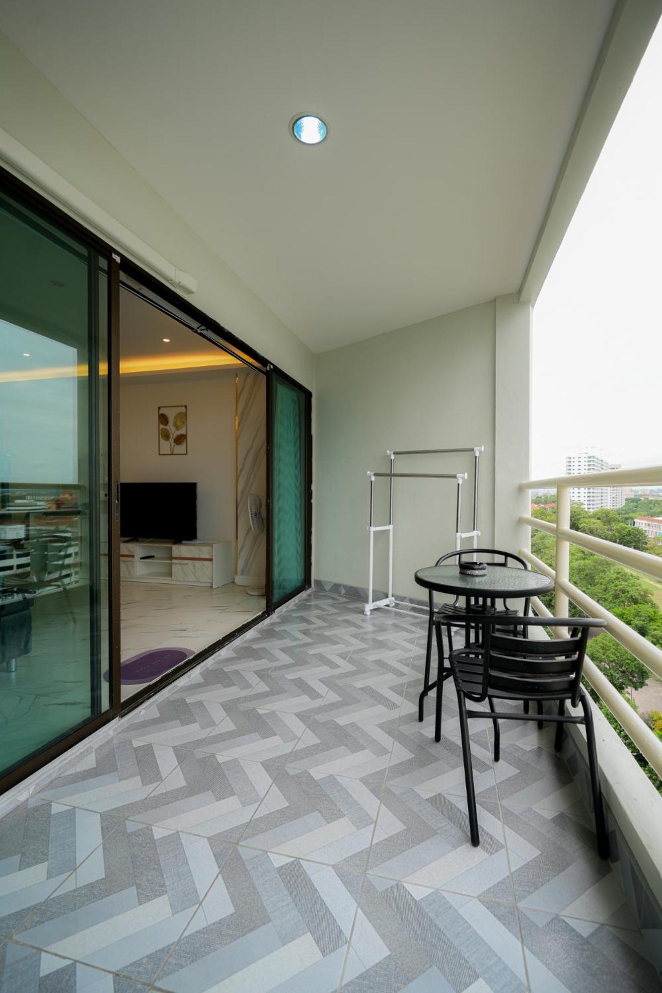 Jomtien Seaview At View Talay 5 ,big Pool Apartment *