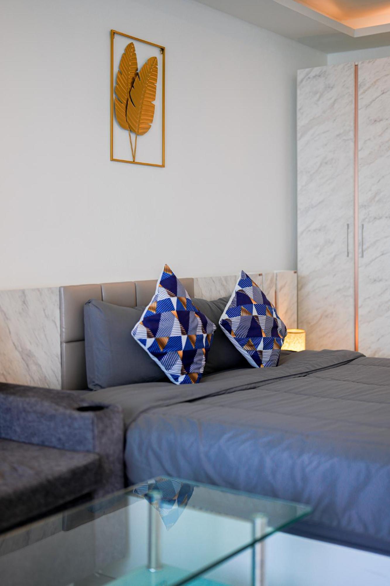 Jomtien Seaview At View Talay 5 ,big Pool Apartment