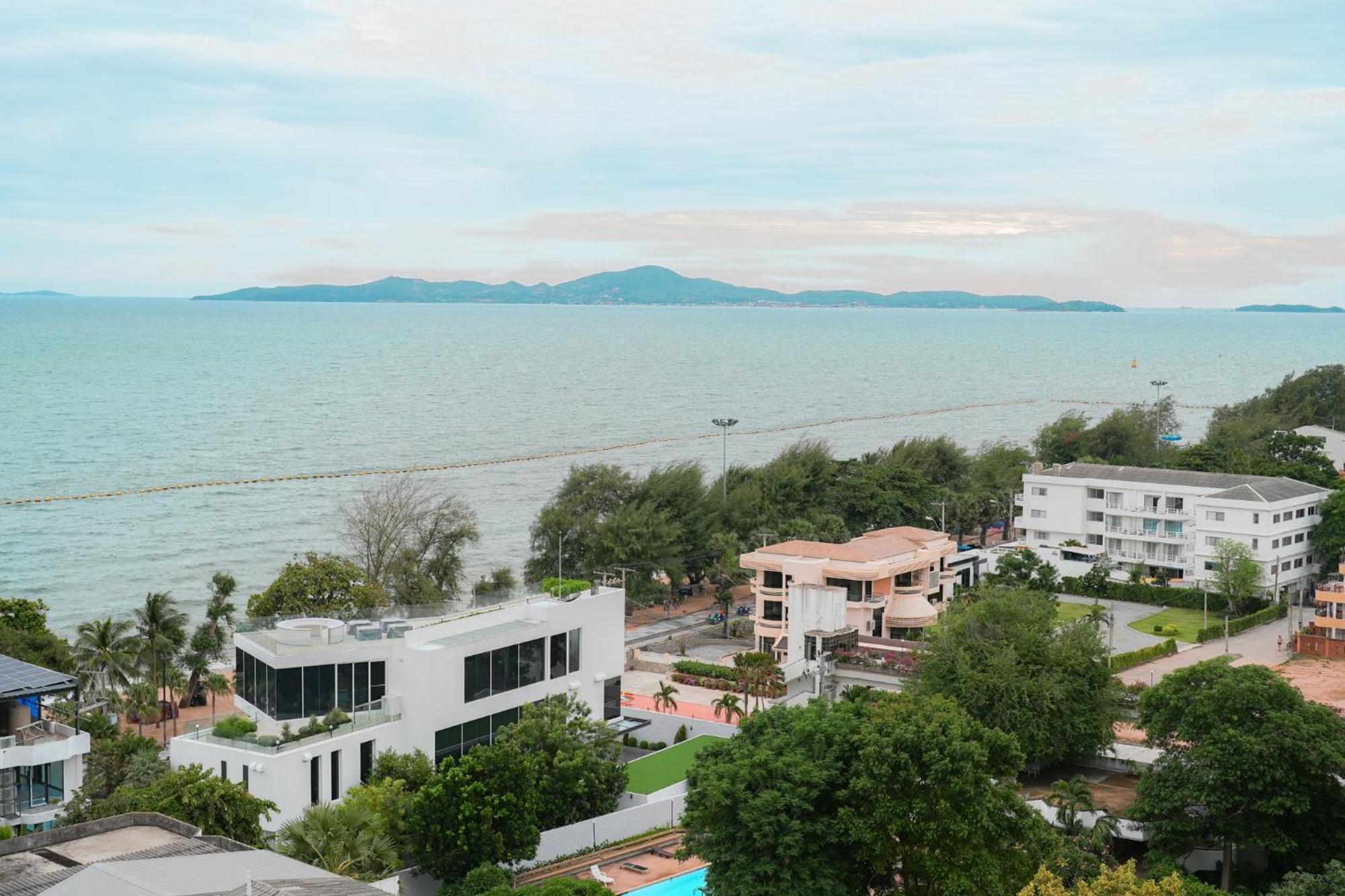 Jomtien Seaview At View Talay 5 ,big Pool Apartment Pattaya
