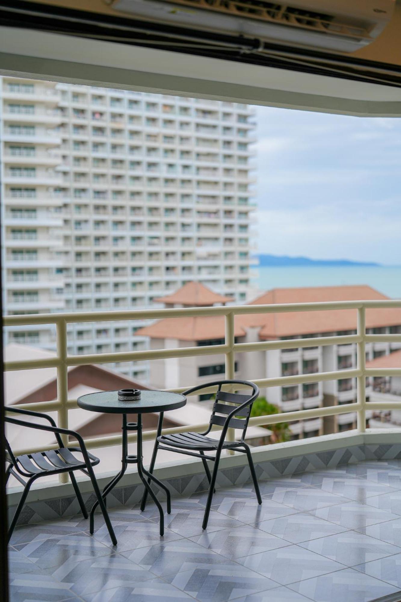 Jomtien Seaview At View Talay 5 ,big Pool Apartment *