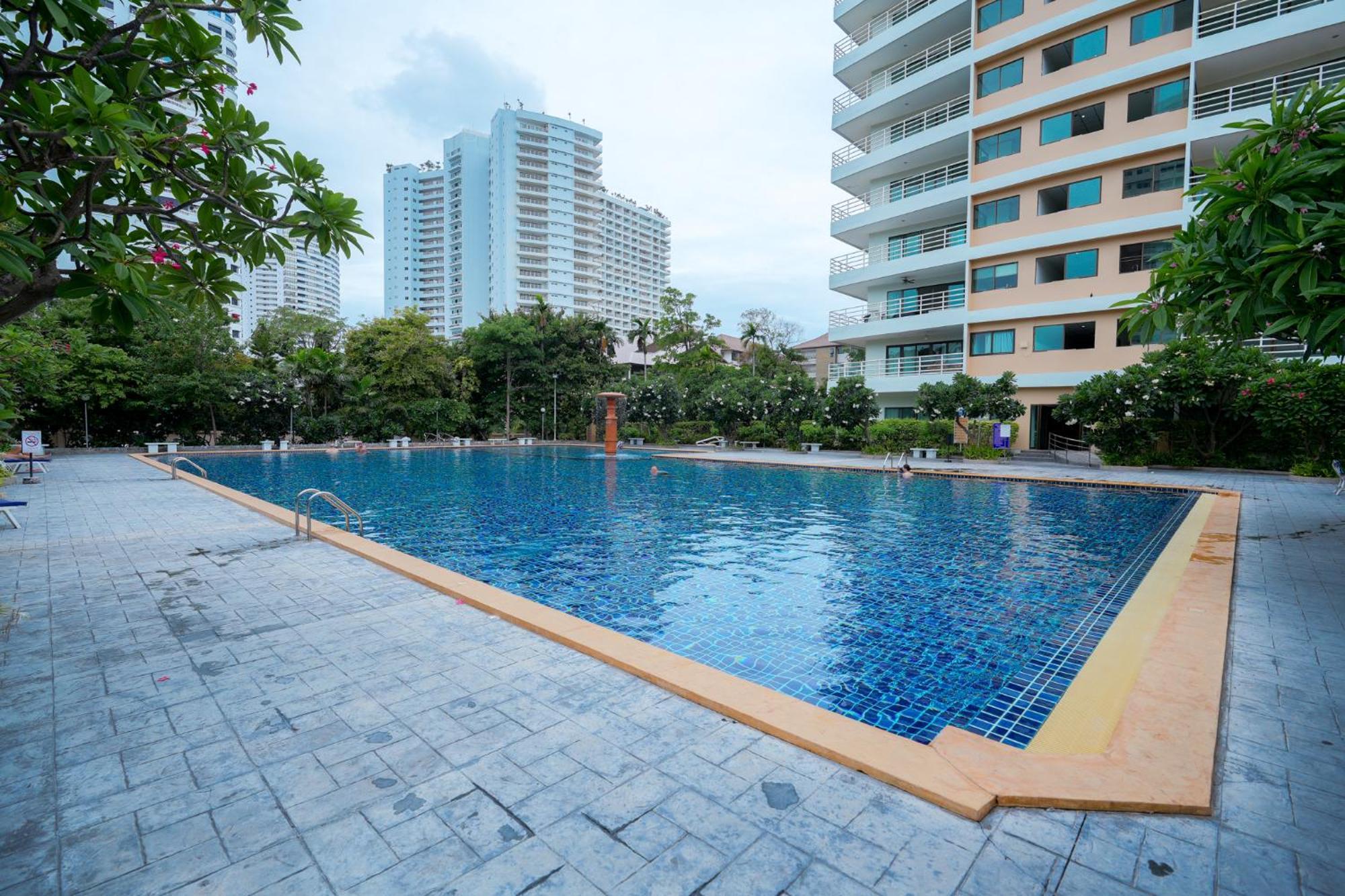 Jomtien Seaview At View Talay 5 ,big Pool *