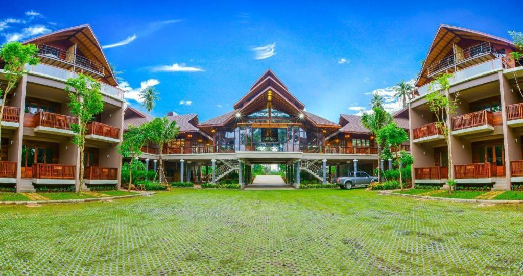 Khanom Resort 3*