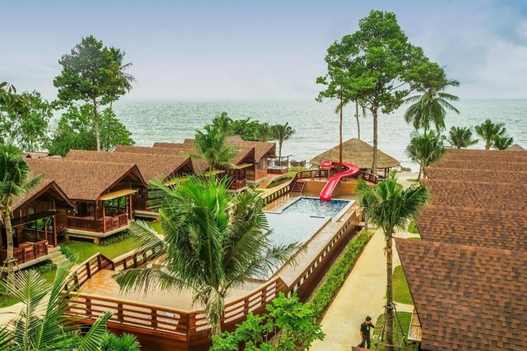 Khanom Resort 3*