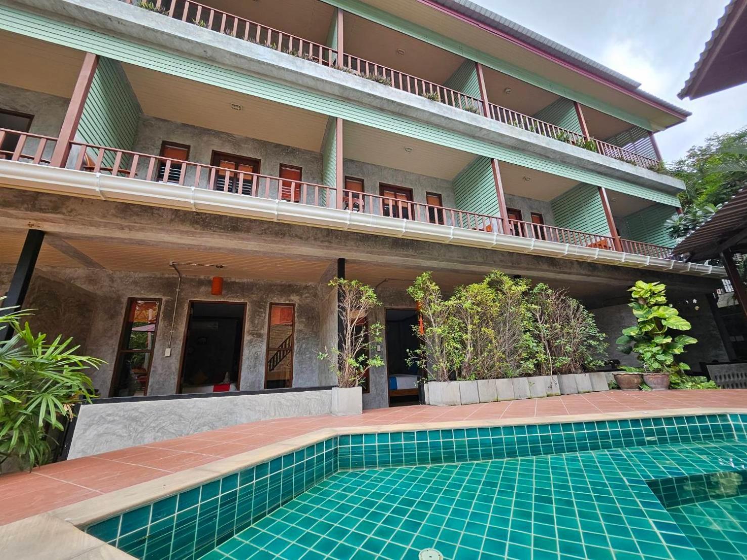 Araya Boutique Thongsala