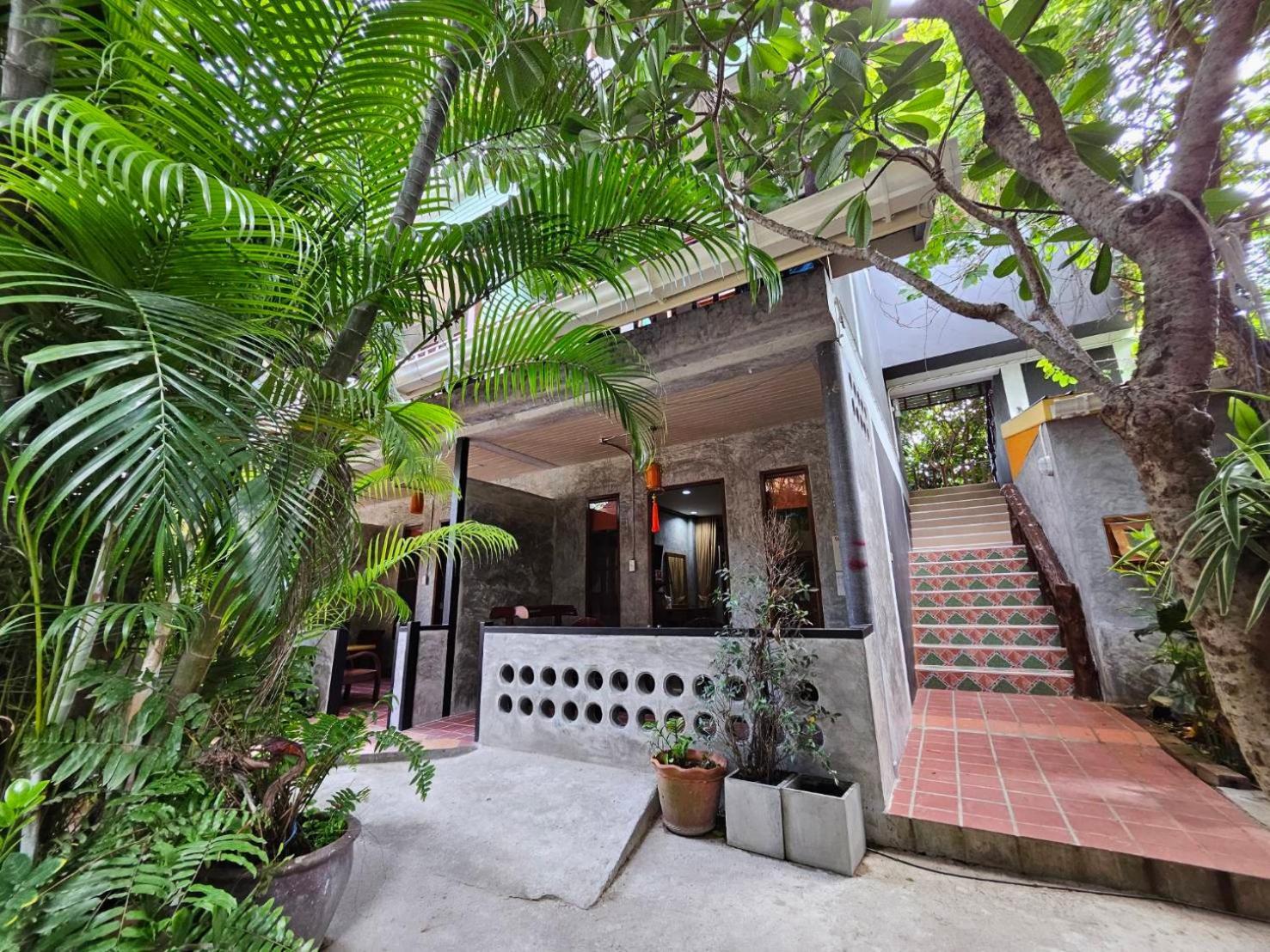 Araya Boutique Thongsala