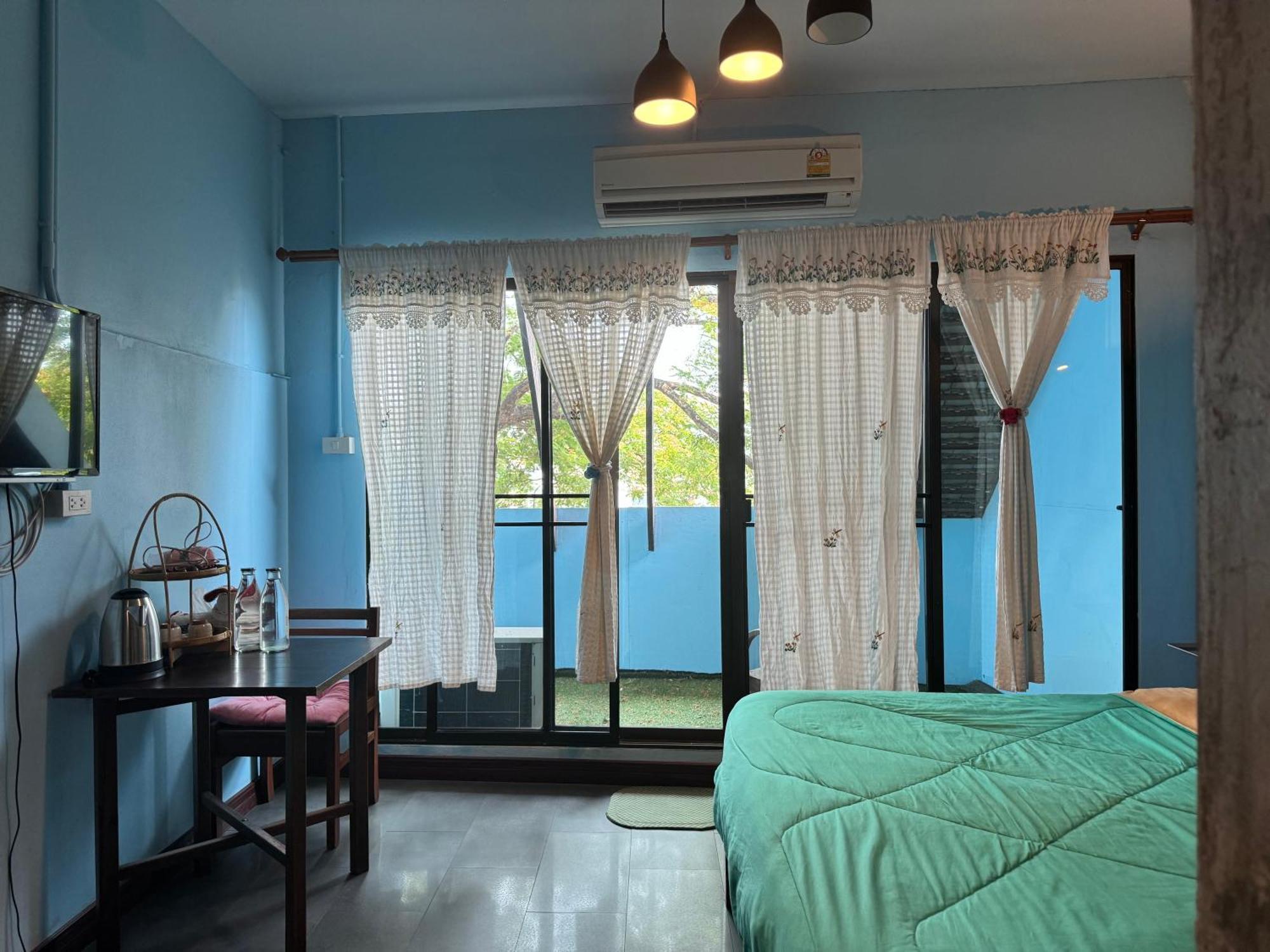 Retro At Phra Sing Guest house