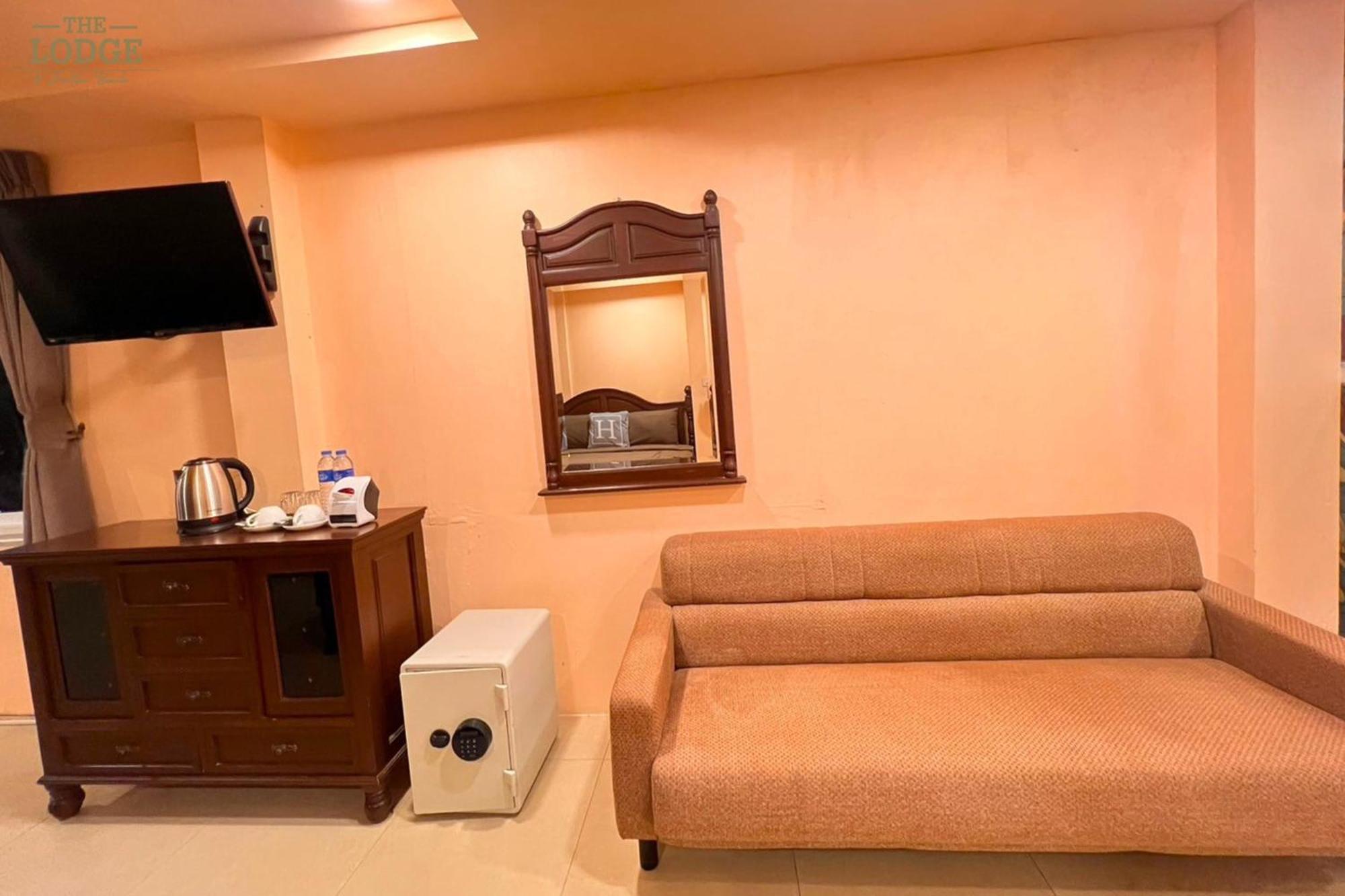 Hotel The Jomtien 9