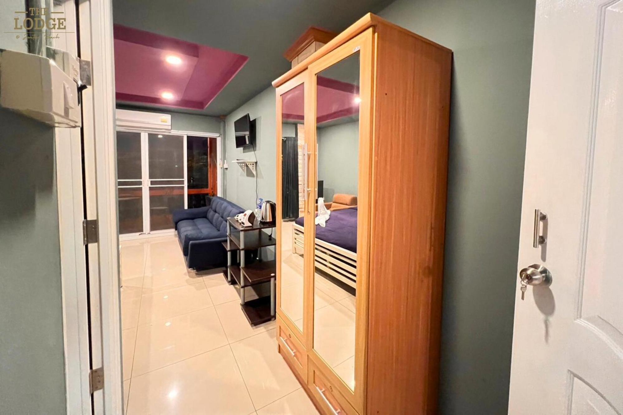 Hotel The Jomtien 9 *